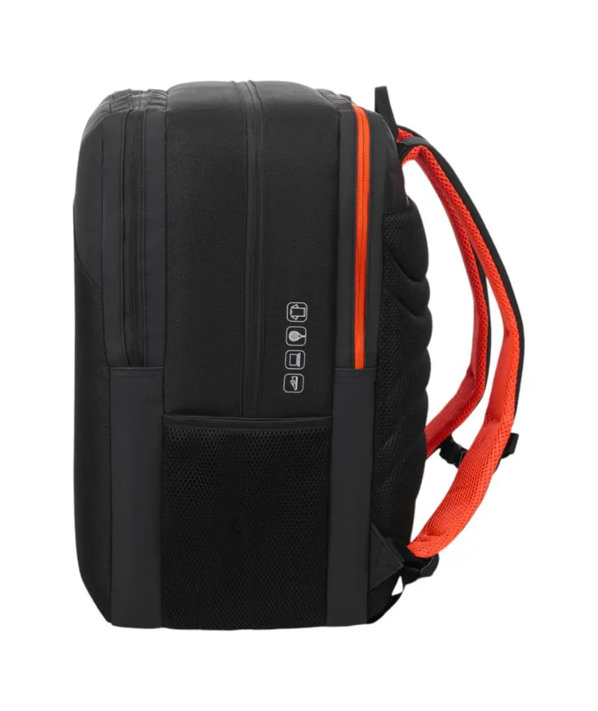 mochila-bullpadel-bpm25008-ionic-negro (1).webp